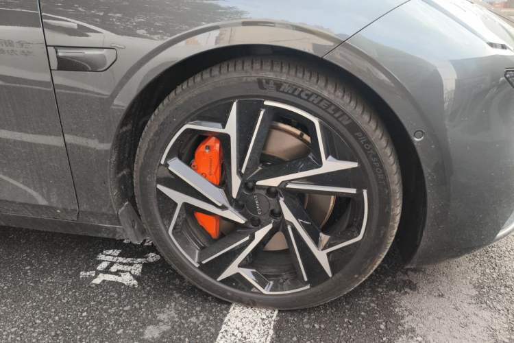 Used Lynk & Co Z10 2025 95 kWh 702 km All-Wheel Drive Intelligent Driving Ultra Right Front Wheel Hub