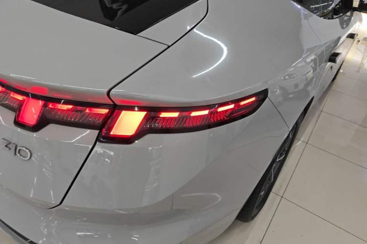 Used Lynk & Co Z10 2025 95 kWh 766 km Range Rear-Wheel Drive Max Right Rear Taillight