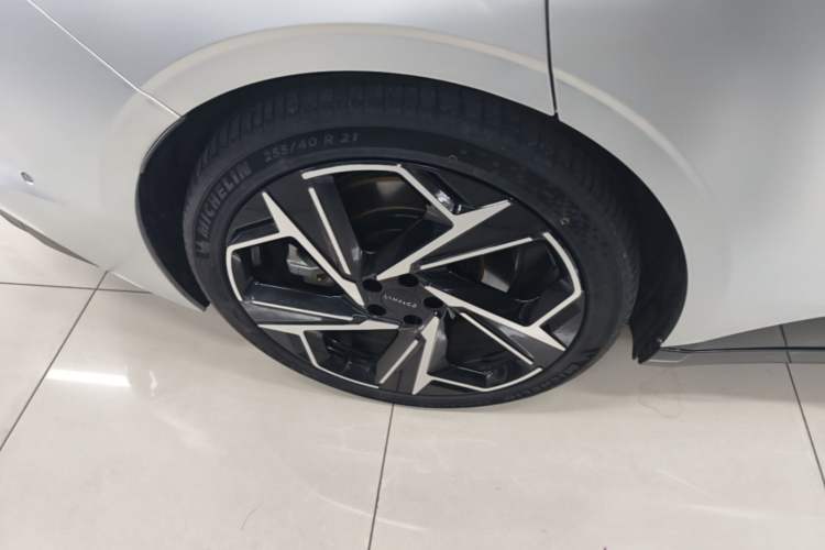 Used Lynk & Co Z10 2025 95 kWh 702 km All-Wheel Drive Intelligent Driving Ultra Right Rear Wheel Hub