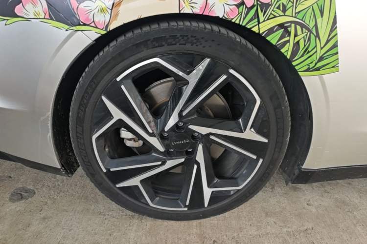 Used Lynk & Co Z10 2025 95 kWh 702 km All-Wheel Drive Intelligent Driving Ultra Right Rear Wheel Hub