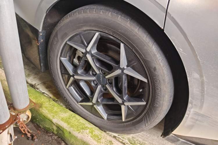 Used Lynk & Co Z10 2025 95 kWh 766 km Range Rear-Wheel Drive Max Right Rear Wheel Hub