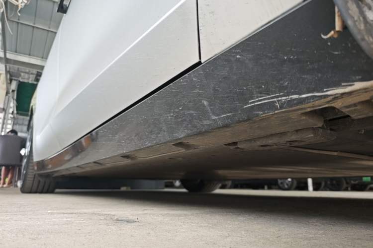 Used Lynk & Co Z10 2025 95 kWh 702 km All-Wheel Drive Intelligent Driving Ultra Right Side Sill