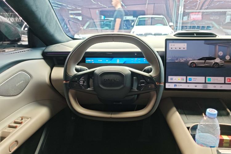 Used Lynk & Co Z10 2025 95 kWh 766 km Range Rear-Wheel Drive Max Steering Wheel