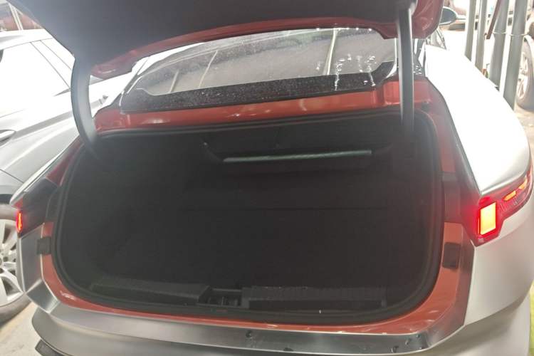 Used Lynk & Co Z10 2025 95 kWh 766 km Range Rear-Wheel Drive Max Trunk