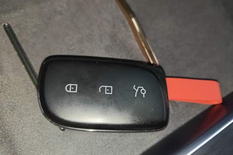 Used Lynk & Co Z10 2025 95 kWh 766 km Range Rear-Wheel Drive Max Vehicle Key