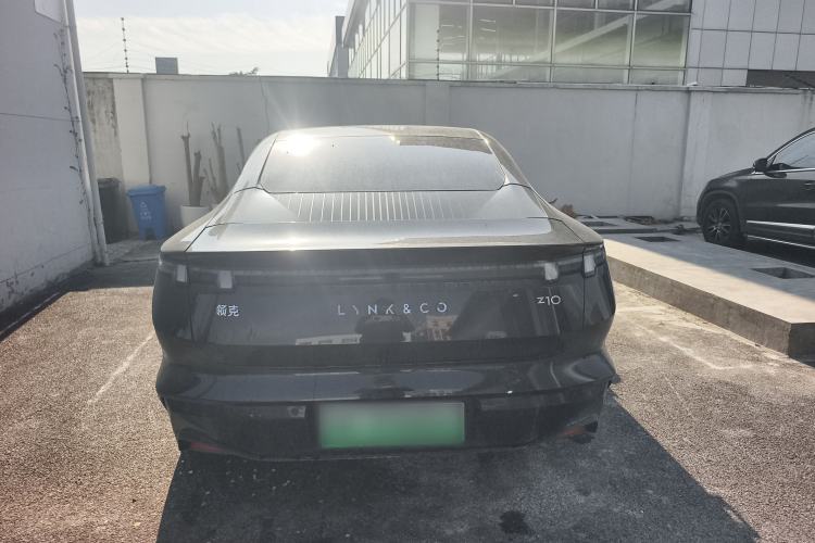 Used Lynk & Co Z10 2025 95 kWh 702 km All-Wheel-Drive Halo Exterior 4