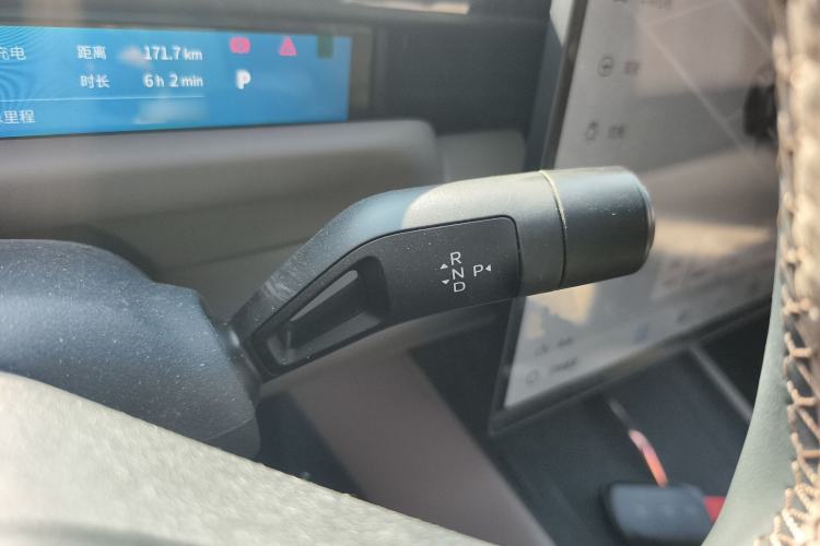 Used Lynk & Co Z10 2025 95 kWh 702 km All-Wheel-Drive Halo Gear Lever
