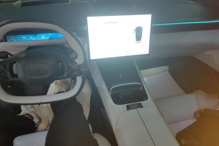 Used Lynk & Co Z10 2025 95 kWh 702 km All-Wheel-Drive Halo Interior 2