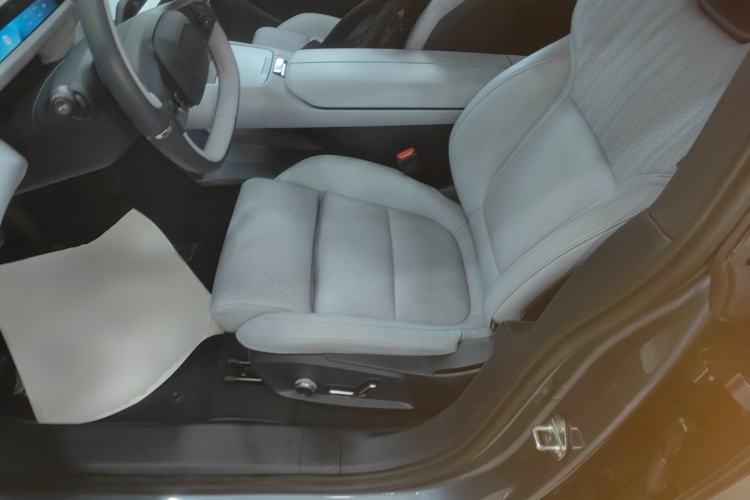 Used Lynk & Co Z10 2025 95 kWh 702 km All-Wheel-Drive Halo Left Front Seat
