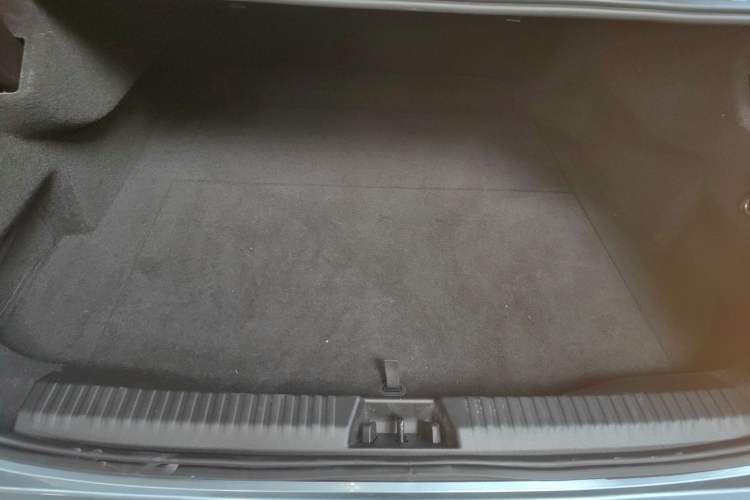 Used Lynk & Co Z10 2025 95 kWh 702 km All-Wheel-Drive Halo Trunk