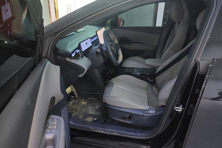 Used Lynk & Co Z20 2025 530 km Range Rear-Wheel Drive Max Driver Seat