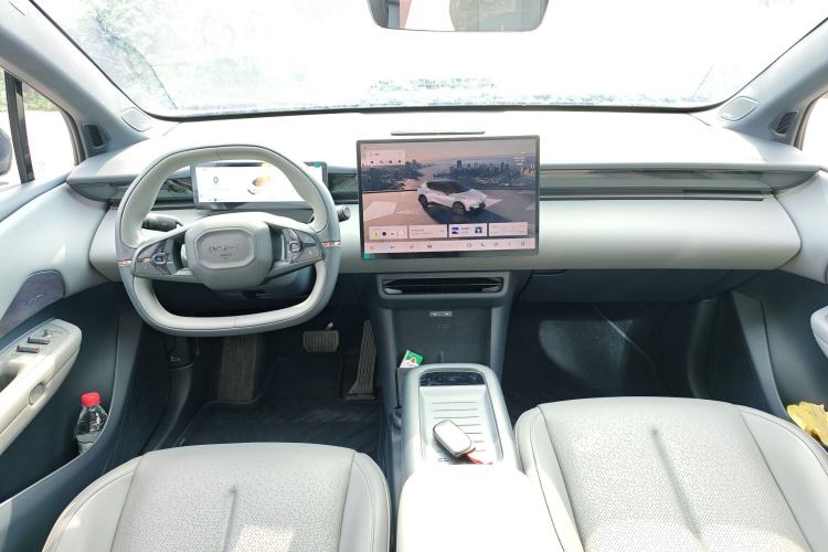 Used Lynk & Co Z20 2025 530 km Range Rear-Wheel Drive Pro Interior 4