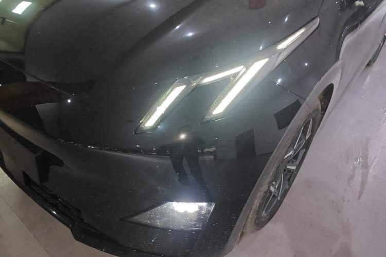 Used Lynk & Co Z20 2025 530 km Range Rear-Wheel Drive Max Left Front Headlight
