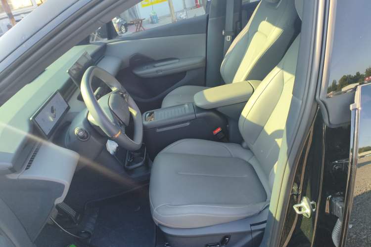 Used Lynk & Co Z20 2025 530 km Range Rear-Wheel Drive Pro Left Front Seat