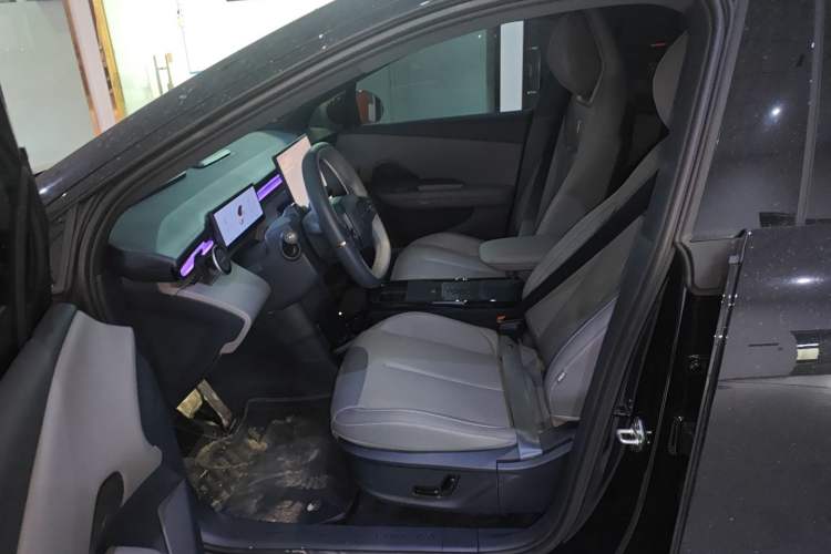 Used Lynk & Co Z20 2025 530 km Range Rear-Wheel Drive Max Left Front Seat