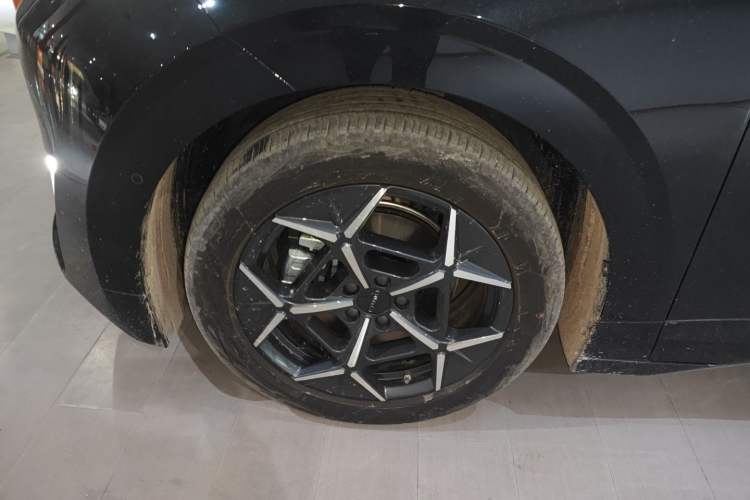 Used Lynk & Co Z20 2025 530 km Range Rear-Wheel Drive Max Left Front Wheel Hub