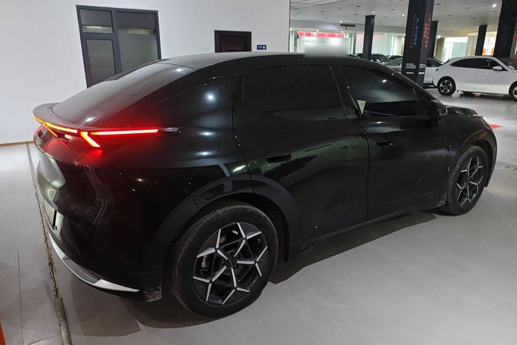 Used Lynk & Co Z20 2025 530 km Range Rear-Wheel Drive Max Rear Right 45 Deg