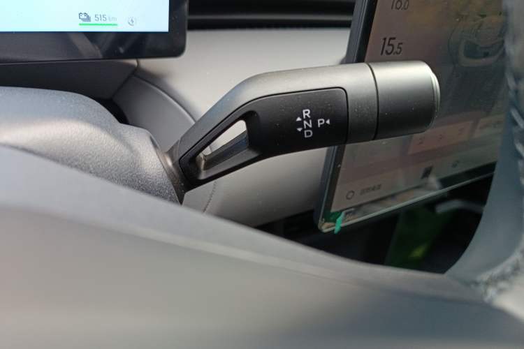 Used Lynk & Co Z20 2025 530 km Range Rear-Wheel Drive Pro Gear Lever