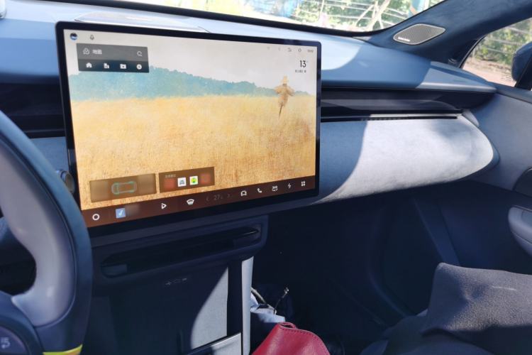 Used Lynk & Co Z20 2025 530 km Range Rear-Drive Max "Chasing the Sun" Edition Audio And AC Panel
