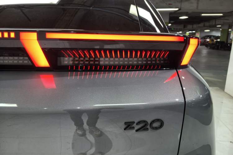 Used Lynk & Co Z20 2025 530 km Range Rear-Drive Max "Chasing the Sun" Edition Exterior 14