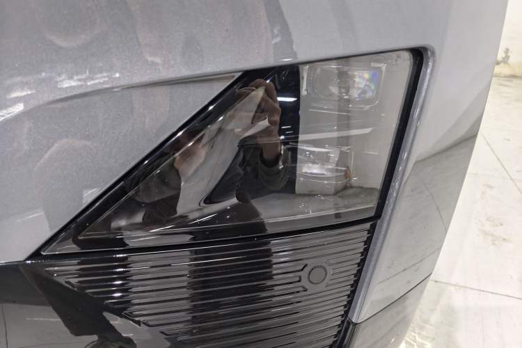 Used Lynk & Co Z20 2025 530 km Range Rear-Drive Max "Chasing the Sun" Edition Exterior 5
