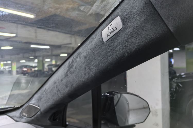 Used Lynk & Co Z20 2025 530 km Range Rear-Drive Max "Chasing the Sun" Edition Interior 13