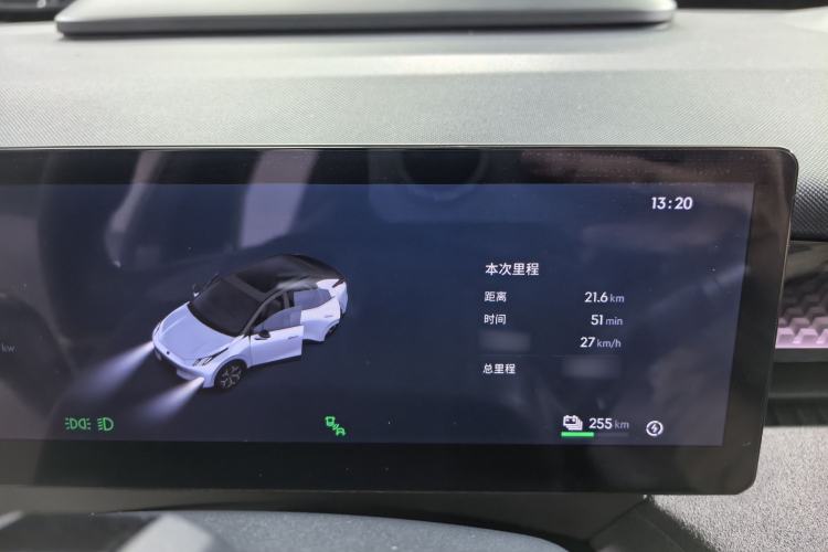 Used Lynk & Co Z20 2025 530 km Range Rear-Drive Max "Chasing the Sun" Edition Interior 14