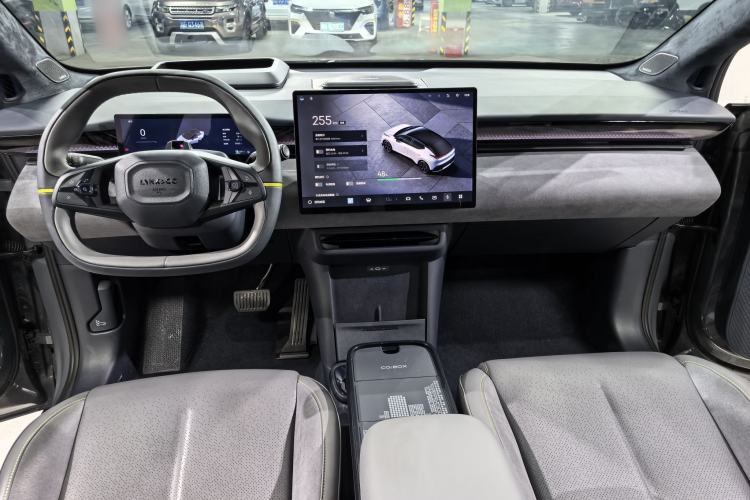 Used Lynk & Co Z20 2025 530 km Range Rear-Drive Max "Chasing the Sun" Edition Interior 6