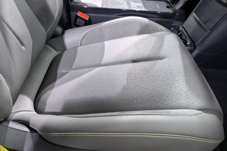 Used Lynk & Co Z20 2025 530 km Range Rear-Drive Max "Chasing the Sun" Edition Interior 8