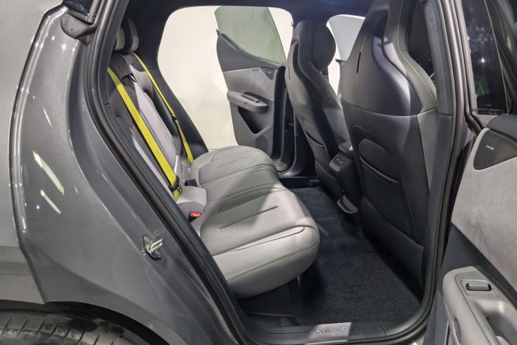 Used Lynk & Co Z20 2025 530 km Range Rear-Drive Max "Chasing the Sun" Edition Interior 9