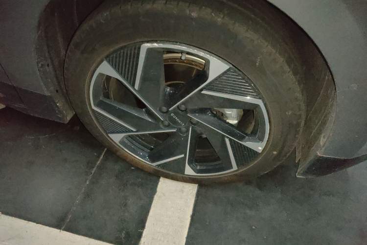 Used Lynk & Co Z20 2025 530 km Range Rear-Wheel Drive Pro Right Front Wheel Hub