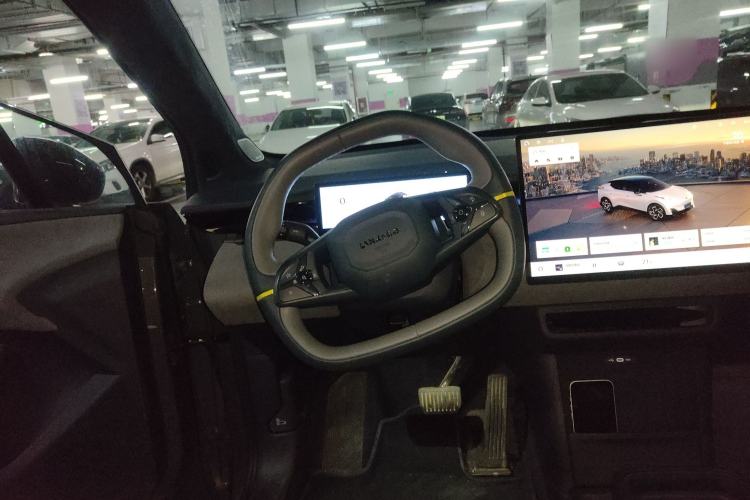 Used Lynk & Co Z20 2025 530 km Range Rear-Wheel Drive Pro Steering Wheel