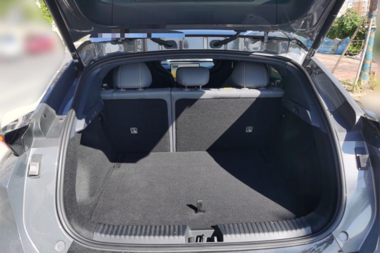 Used Lynk & Co Z20 2025 530 km Range Rear-Drive Max "Chasing the Sun" Edition Trunk