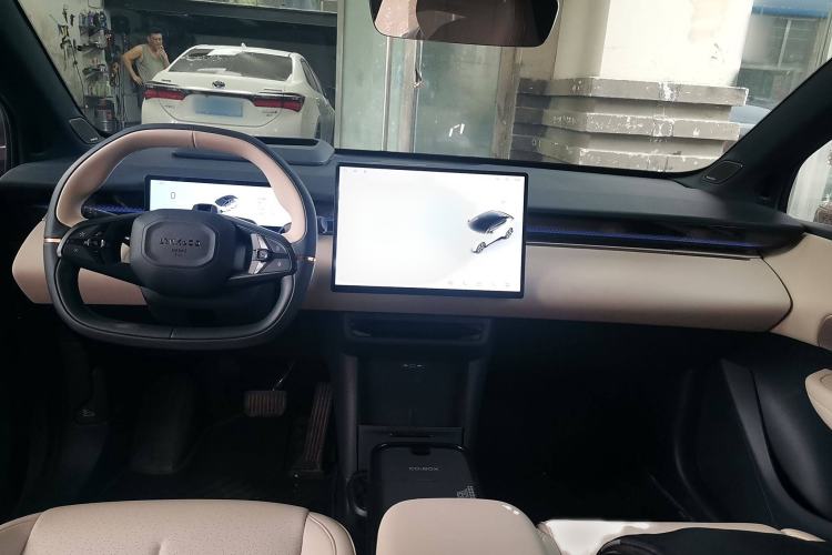 Used Lynk & Co Z20 2025 530 km Range Rear-Wheel Drive Max Interior 2