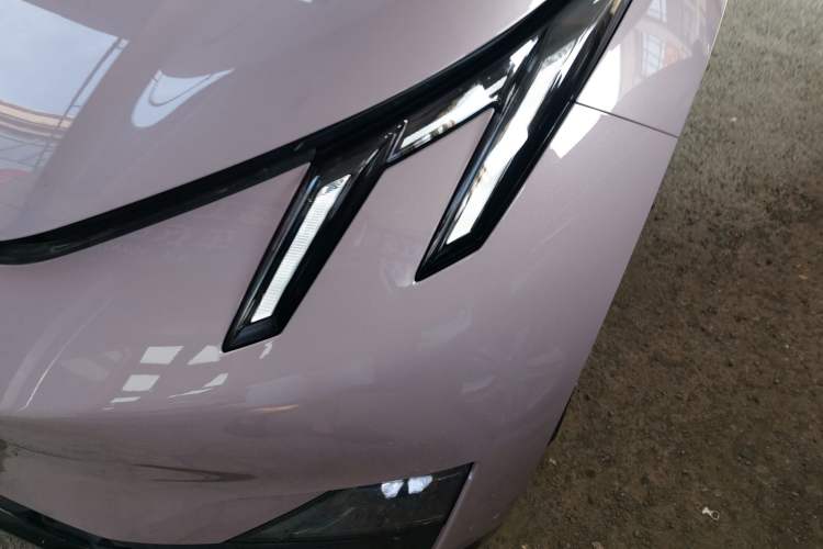 Used Lynk & Co Z20 2025 530 km Range Rear-Wheel Drive Max Left Front Headlight