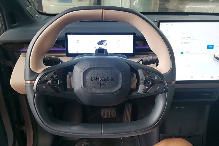 Used Lynk & Co Z20 2025 530 km Range Rear-Wheel Drive Max Steering Wheel
