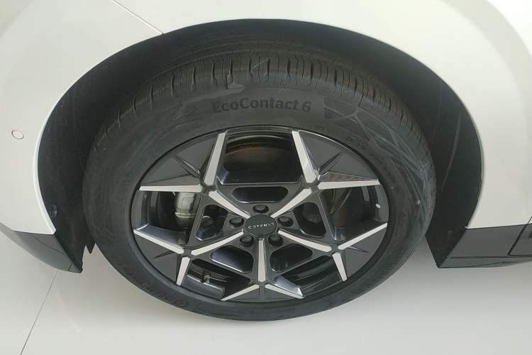 Used Lynk & Co Z20 2025 530 km Range Rear-Wheel Drive Max Left Front Wheel Hub