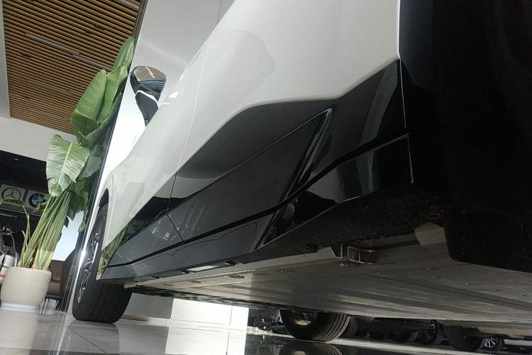Used Lynk & Co Z20 2025 530 km Range Rear-Wheel Drive Max Left Side Sill