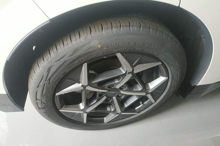 Used Lynk & Co Z20 2025 530 km Range Rear-Wheel Drive Max Right Rear Wheel Hub