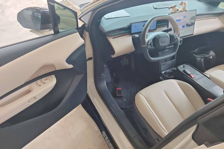 Used Lynk & Co Z20 2025 530 km Range Rear-Wheel Drive Pro Interior 3