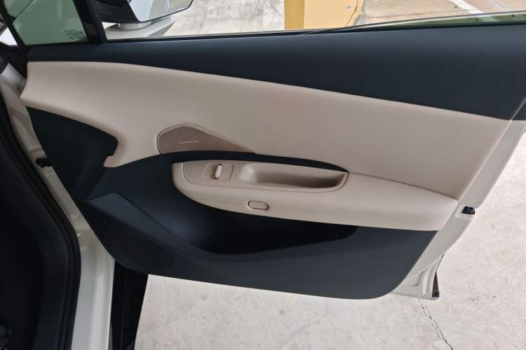 Used Lynk & Co Z20 2025 530 km Range Rear-Wheel Drive Pro Interior 5
