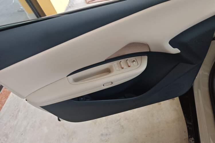 Used Lynk & Co Z20 2025 530 km Range Rear-Wheel Drive Pro Interior 7