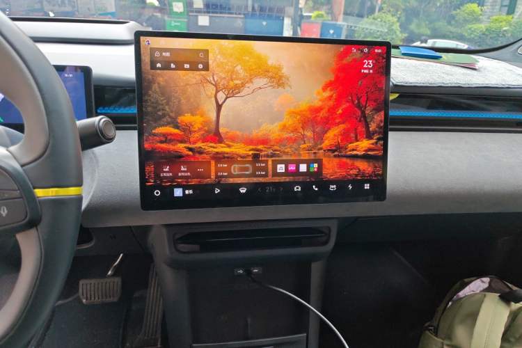 Used Lynk & Co Z20 2025 530 km Range Rear-Drive Max "Chasing the Sun" Edition Audio And AC Panel