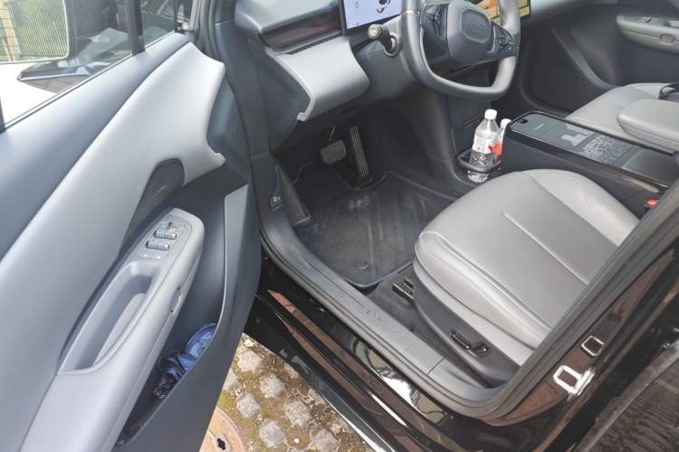 Used Lynk & Co Z20 2025 530 km Range Rear-Wheel Drive Max Driver Seat