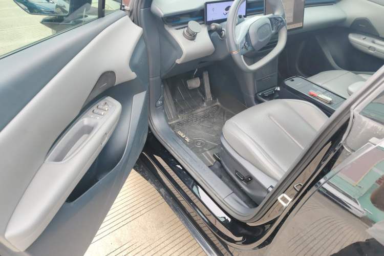 Used Lynk & Co Z20 2025 530 km Range Rear-Wheel Drive Pro Driver Seat