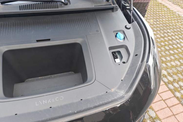 Used Lynk & Co Z20 2025 530 km Range Rear-Wheel Drive Max Engine Bay Left