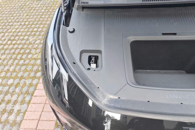 Used Lynk & Co Z20 2025 530 km Range Rear-Wheel Drive Max Engine Bay Right