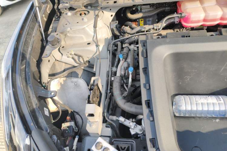 Used Lynk & Co Z20 2025 530 km Range Rear-Wheel Drive Pro Engine Bay Right
