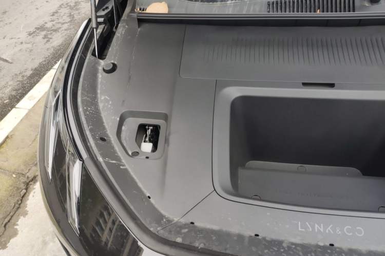 Used Lynk & Co Z20 2025 530 km Range Rear-Wheel Drive Max Engine Bay Right