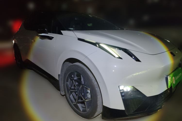 Used Lynk & Co Z20 2025 530 km Range Rear-Wheel Drive Max Front Right 45 Deg
